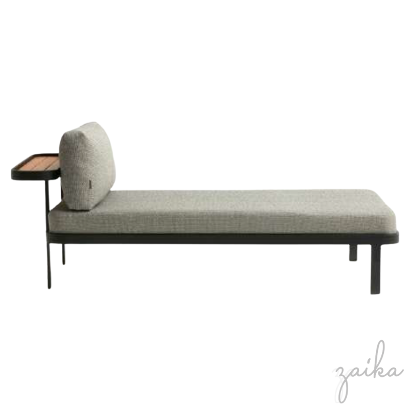 CHAISE  