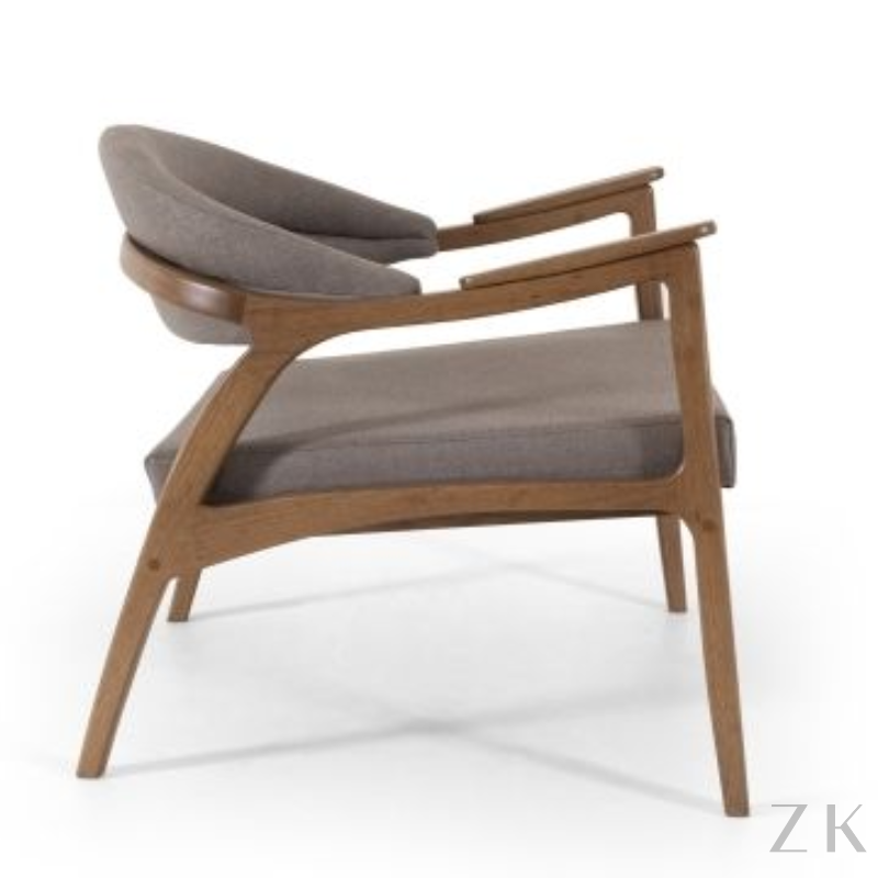 POLTRONA ESTOFADA COM BRAÇO